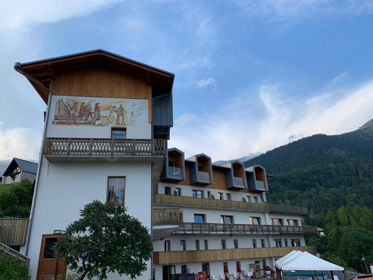 Albergo Croce D'Aune Pedavena Exterior photo